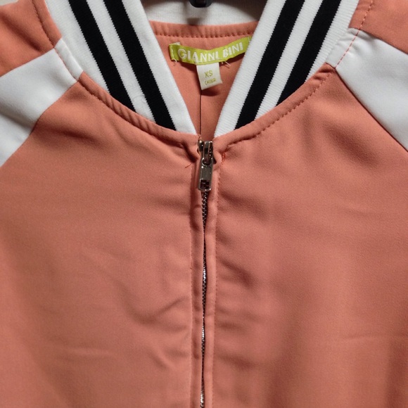 NWT GIANNI BINI BOMBER JACKET FLORAL EMBROIDERY XS - Picture 6 of 8